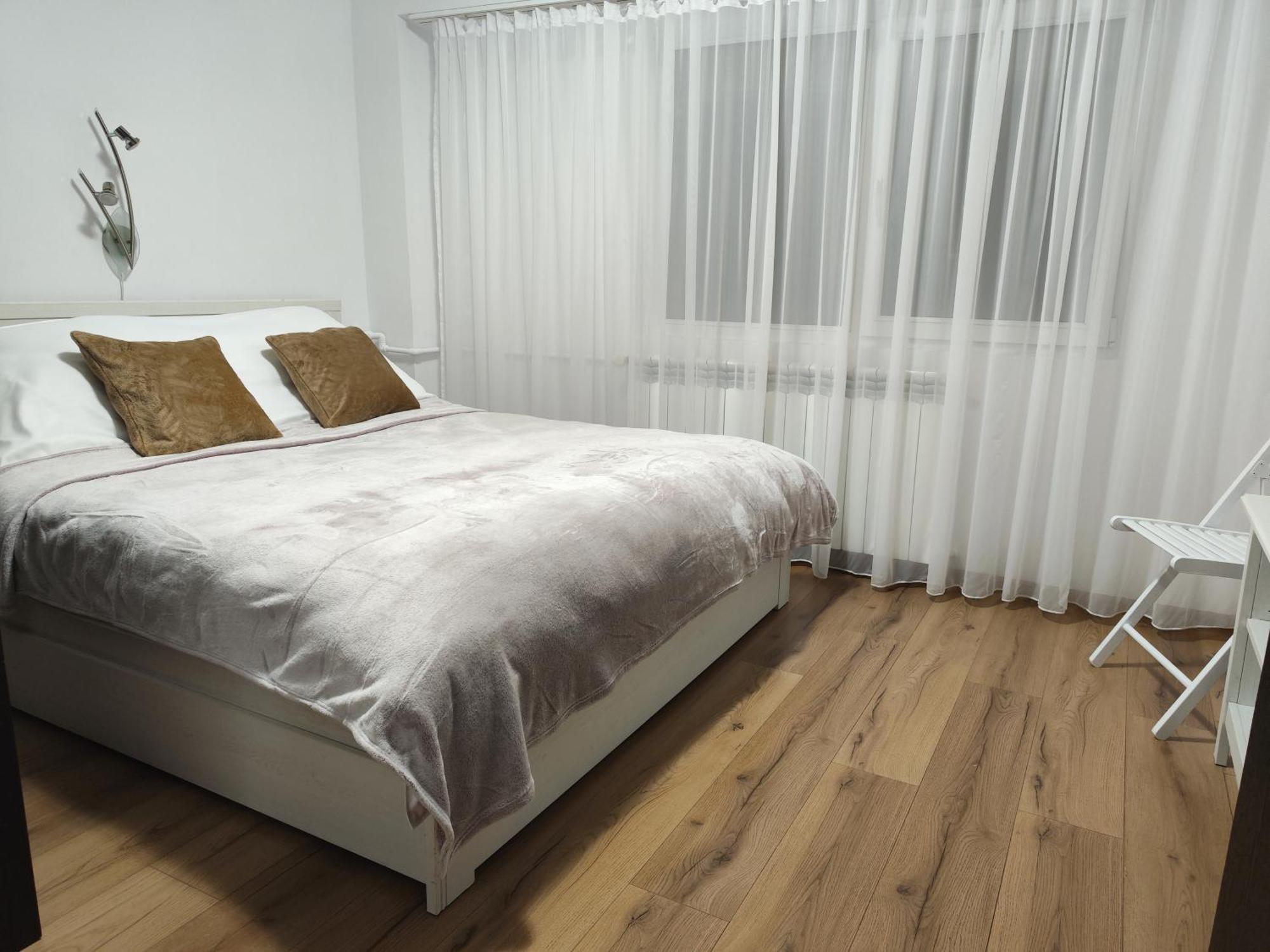 Platinum - Cu 3 Camere, 2 Dormitoare, 2 Bai, Bucatarie Complet Utilata, 2 Balcoane