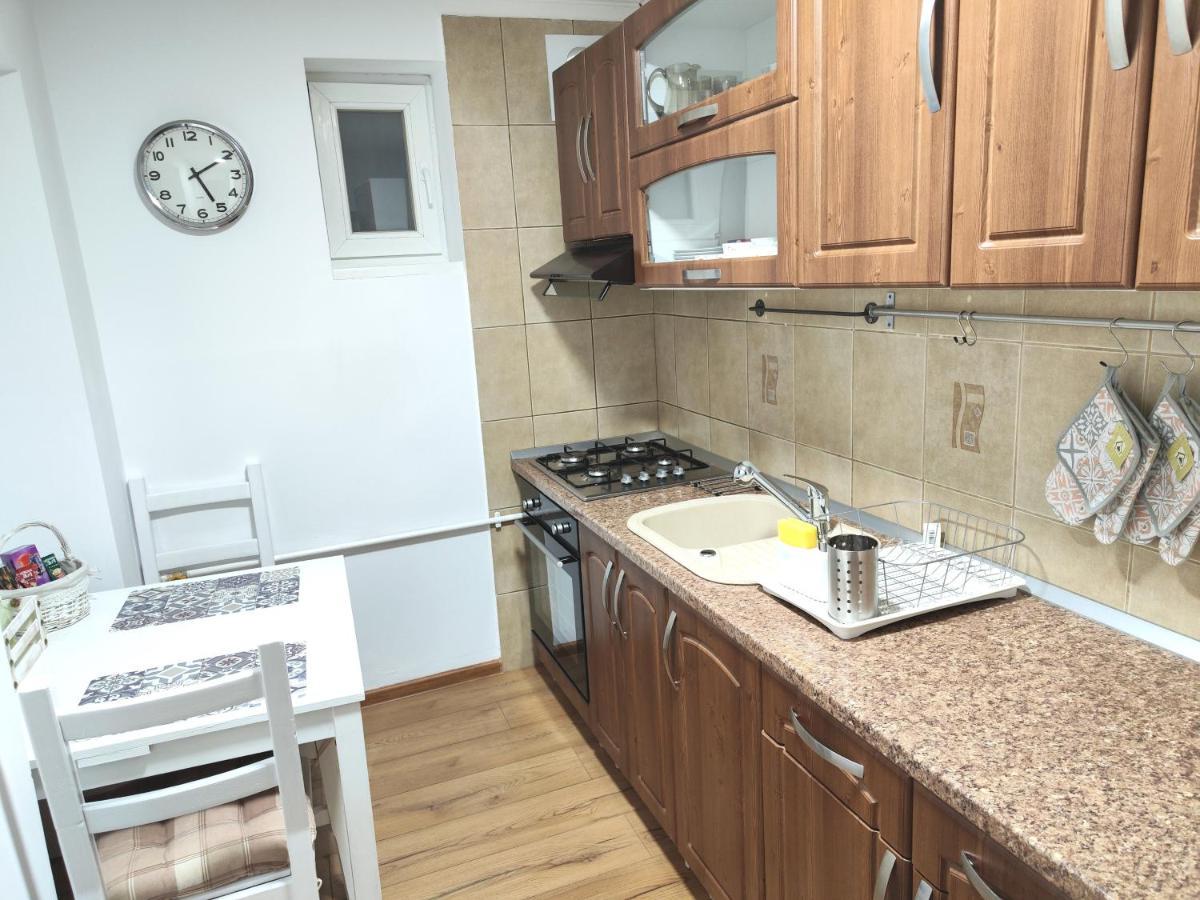 Platinum - Cu 3 Camere, 2 Dormitoare, 2 Bai, Bucatarie Complet Utilata, 2 Balcoane Bucharest