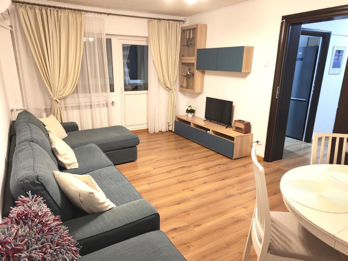 Platinum - Cu 3 Camere, 2 Dormitoare, 2 Bai, Bucatarie Complet Utilata, 2 Balcoane * Bucharest