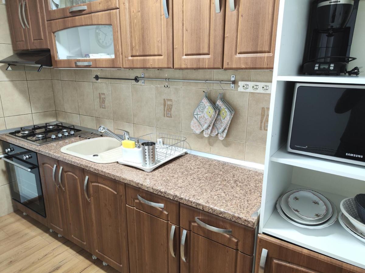 Platinum - Cu 3 Camere, 2 Dormitoare, 2 Bai, Bucatarie Complet Utilata, 2 Balcoane * Bucharest