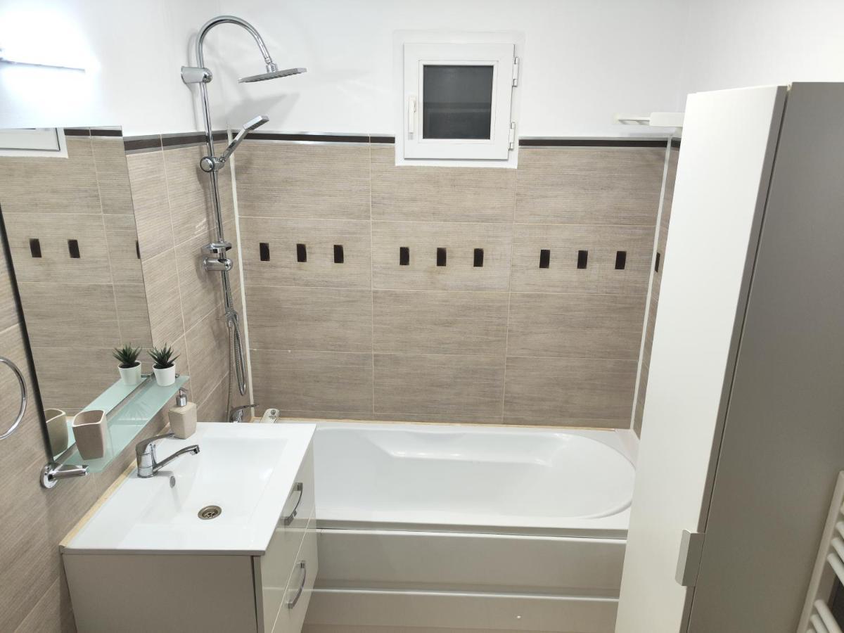 Apartamento Platinum - Cu 3 Camere, 2 Dormitoare, 2 Bai, Bucatarie Complet Utilata, 2 Balcoane Bucarest