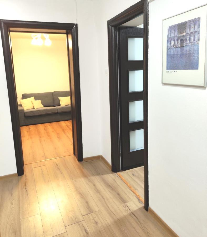Platinum - Cu 3 Camere, 2 Dormitoare, 2 Bai, Bucatarie Complet Utilata, 2 Balcoane Bucharest