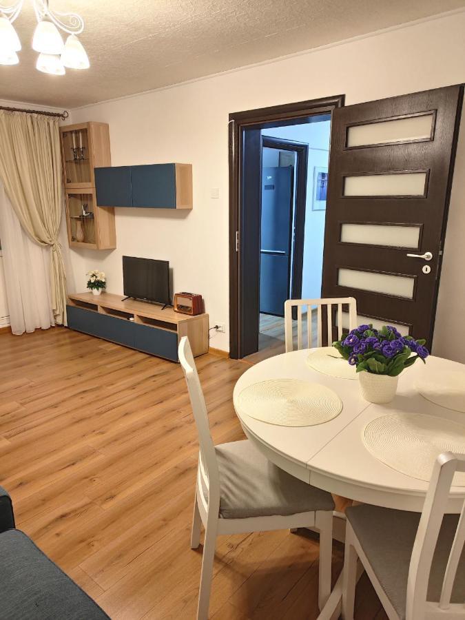 Platinum - Cu 3 Camere, 2 Dormitoare, 2 Bai, Bucatarie Complet Utilata, 2 Balcoane * Bucharest