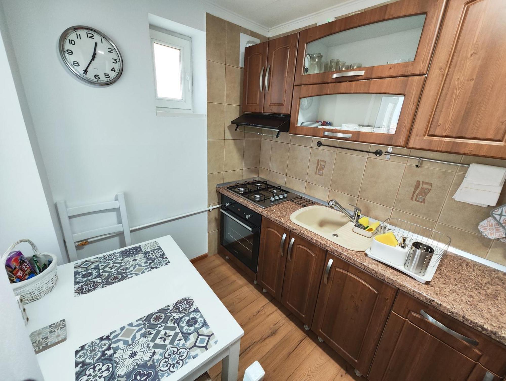 Apartment Platinum - Cu 3 Camere, 2 Dormitoare, 2 Bai, Bucatarie Complet Utilata, 2 Balcoane *