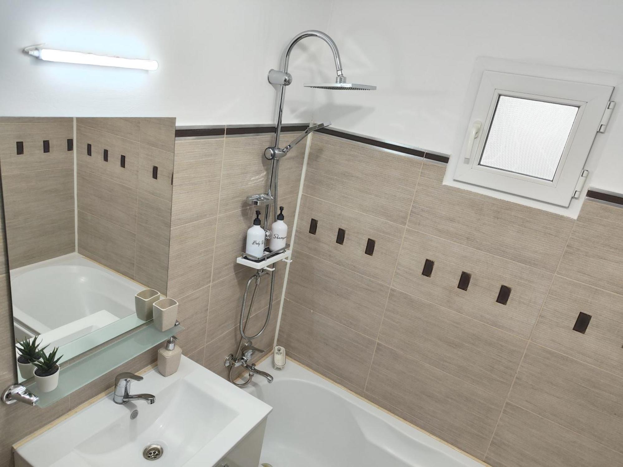 Platinum - Cu 3 Camere, 2 Dormitoare, 2 Bai, Bucatarie Complet Utilata, 2 Balcoane