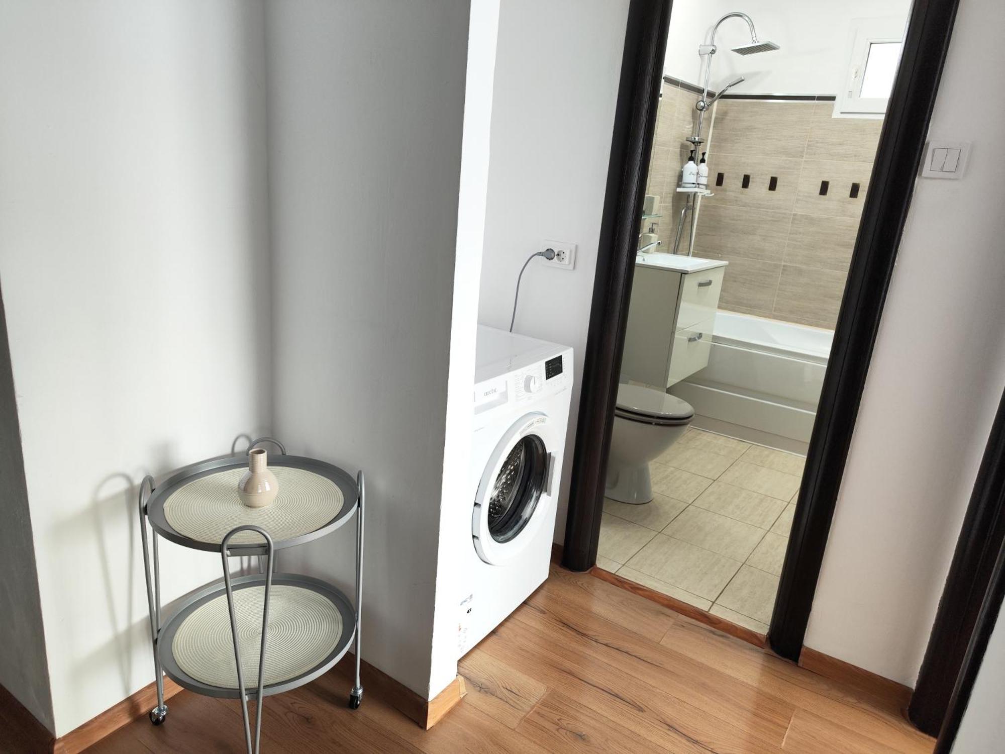 Platinum - Cu 3 Camere, 2 Dormitoare, 2 Bai, Bucatarie Complet Utilata, 2 Balcoane