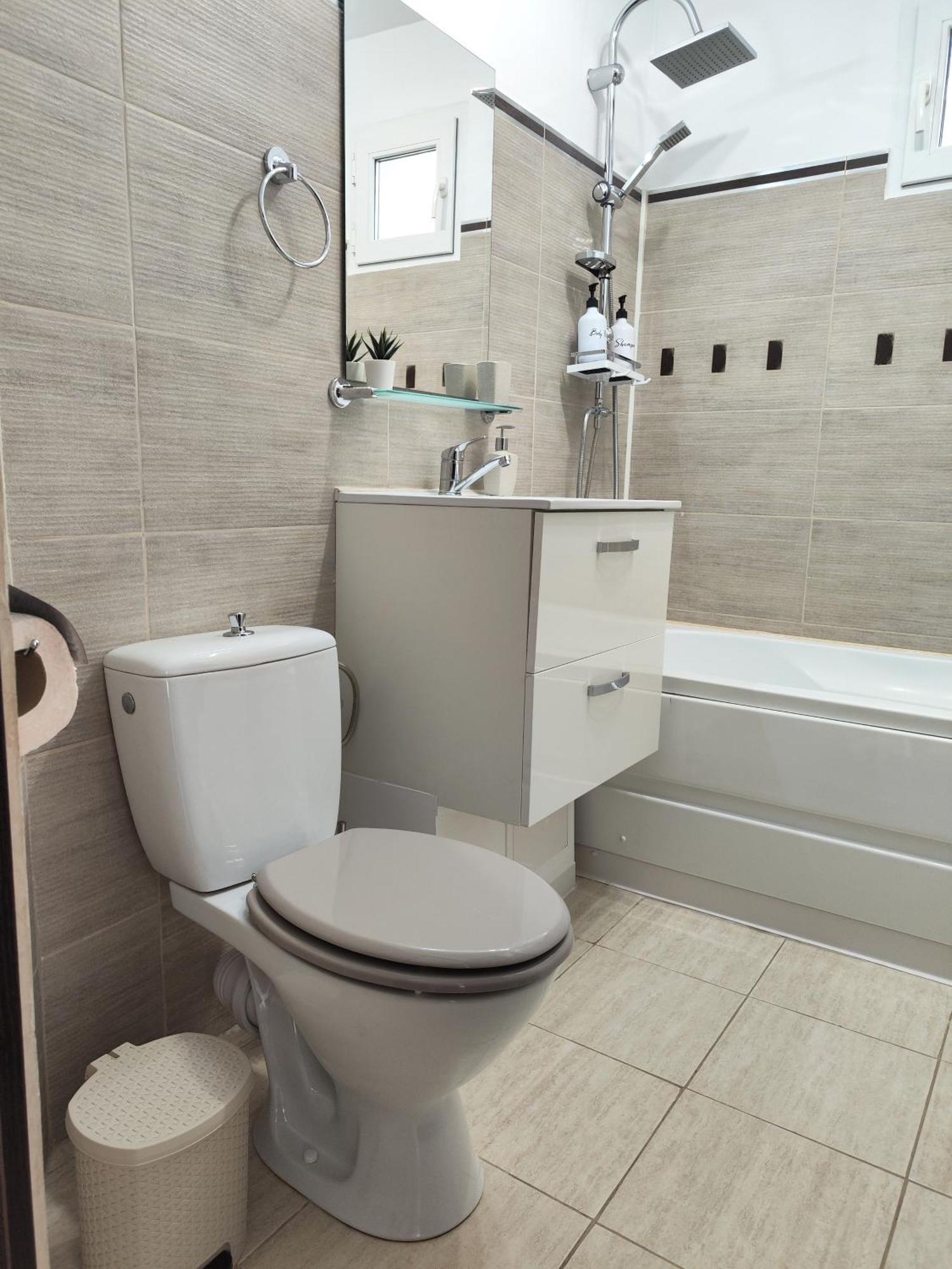 Platinum - Cu 3 Camere, 2 Dormitoare, 2 Bai, Bucatarie Complet Utilata, 2 Balcoane *
