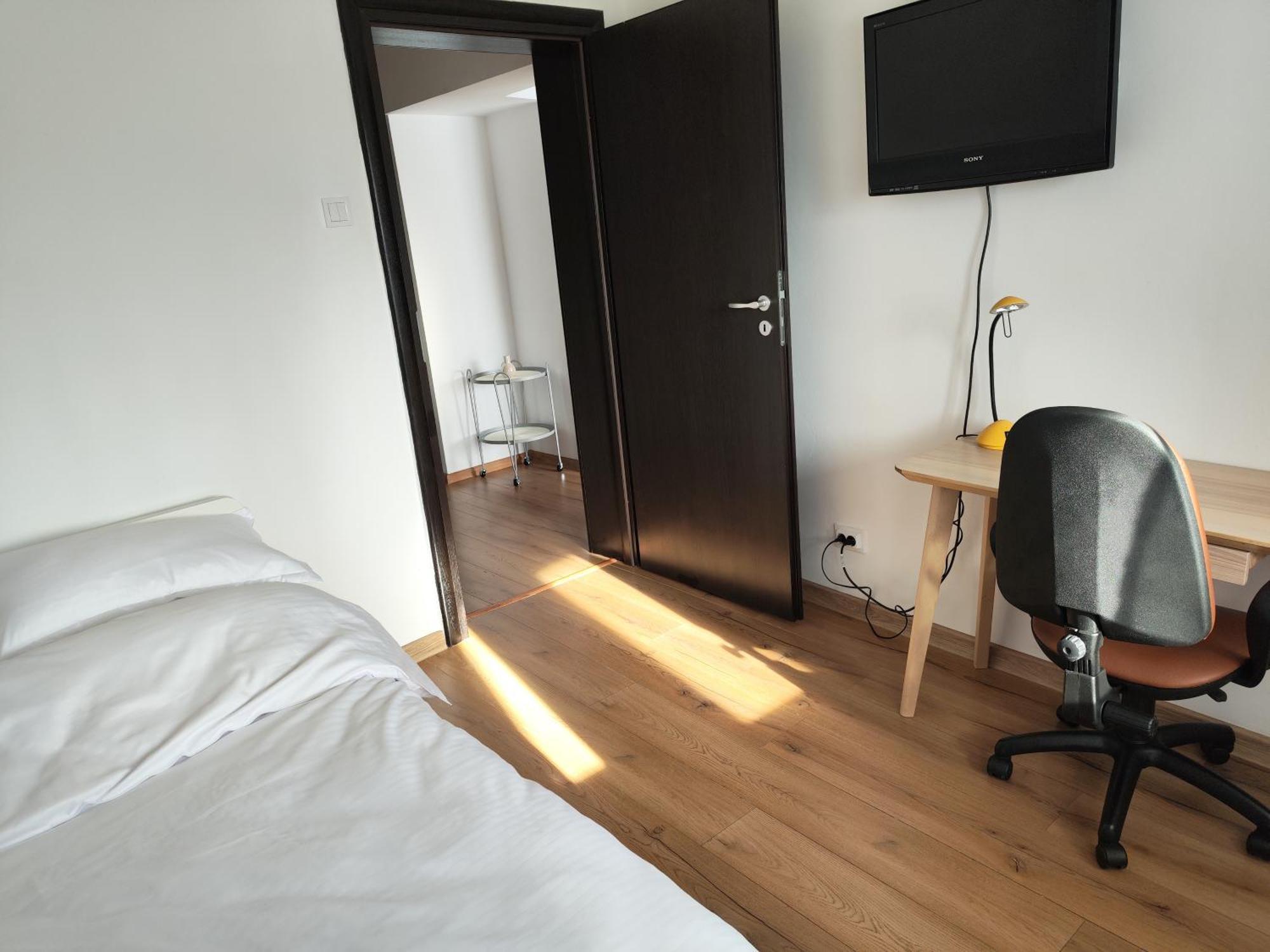 Platinum - Cu 3 Camere, 2 Dormitoare, 2 Bai, Bucatarie Complet Utilata, 2 Balcoane *