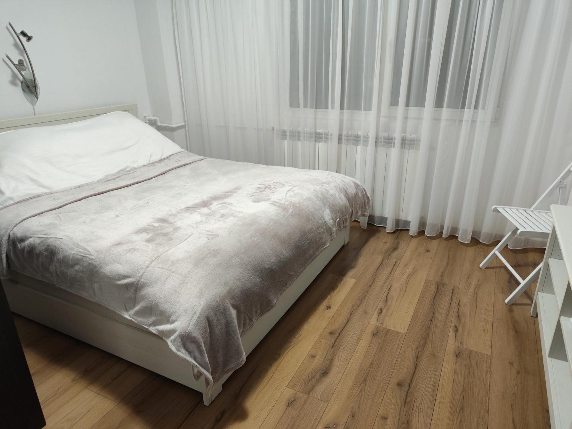 Platinum - Cu 3 Camere, 2 Dormitoare, 2 Bai, Bucatarie Complet Utilata, 2 Balcoane *